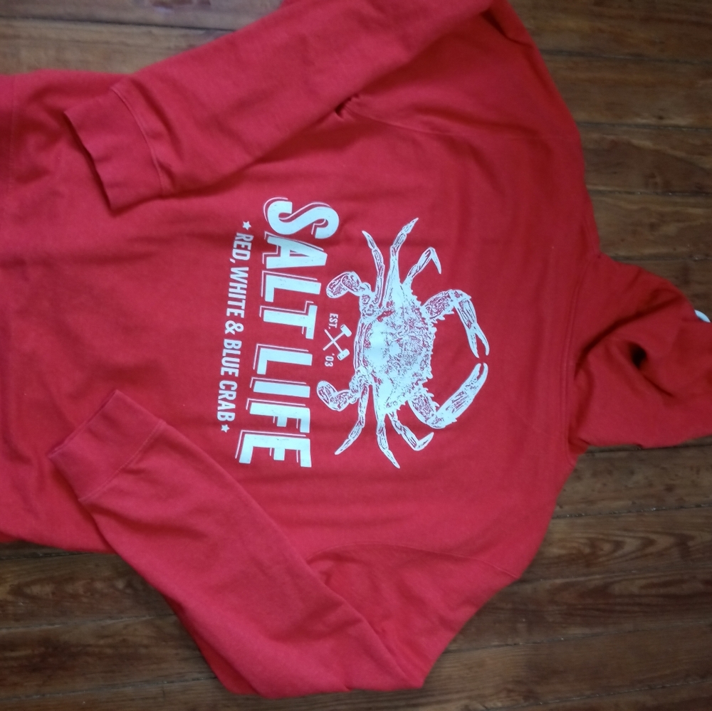 Salt Life hoodie with crab fits like a large